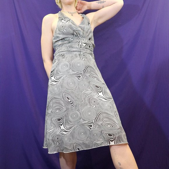 Izzy Illusion Dress by Fuscia - Picture 2 of 4